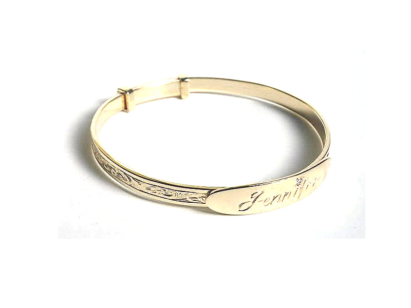 9CT YELLOW GOLD, FULLY ENGRAVED ADULTS EXPANDING BANGLE, WITH A OVAL HAND ENGRAVED & .06CT DIAMOND SET NAME PLATE